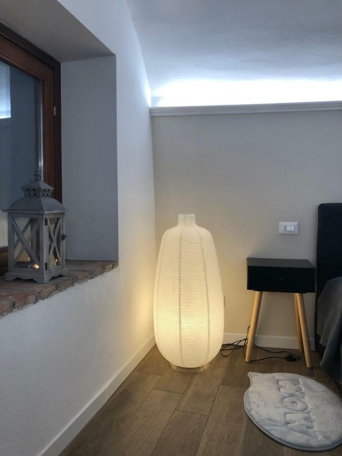 Tree House Apartment โปลเปนาซเซ เดล การ์ดา ภายนอก รูปภาพ